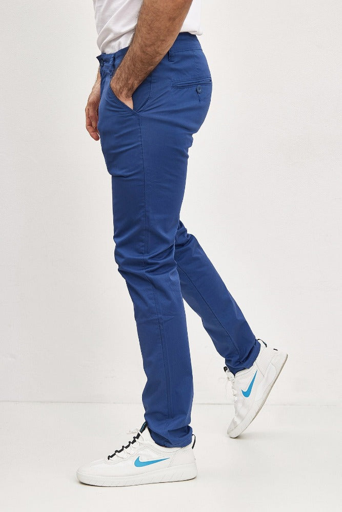 Pantalon chino slim bleu royal confortable homme stylé1