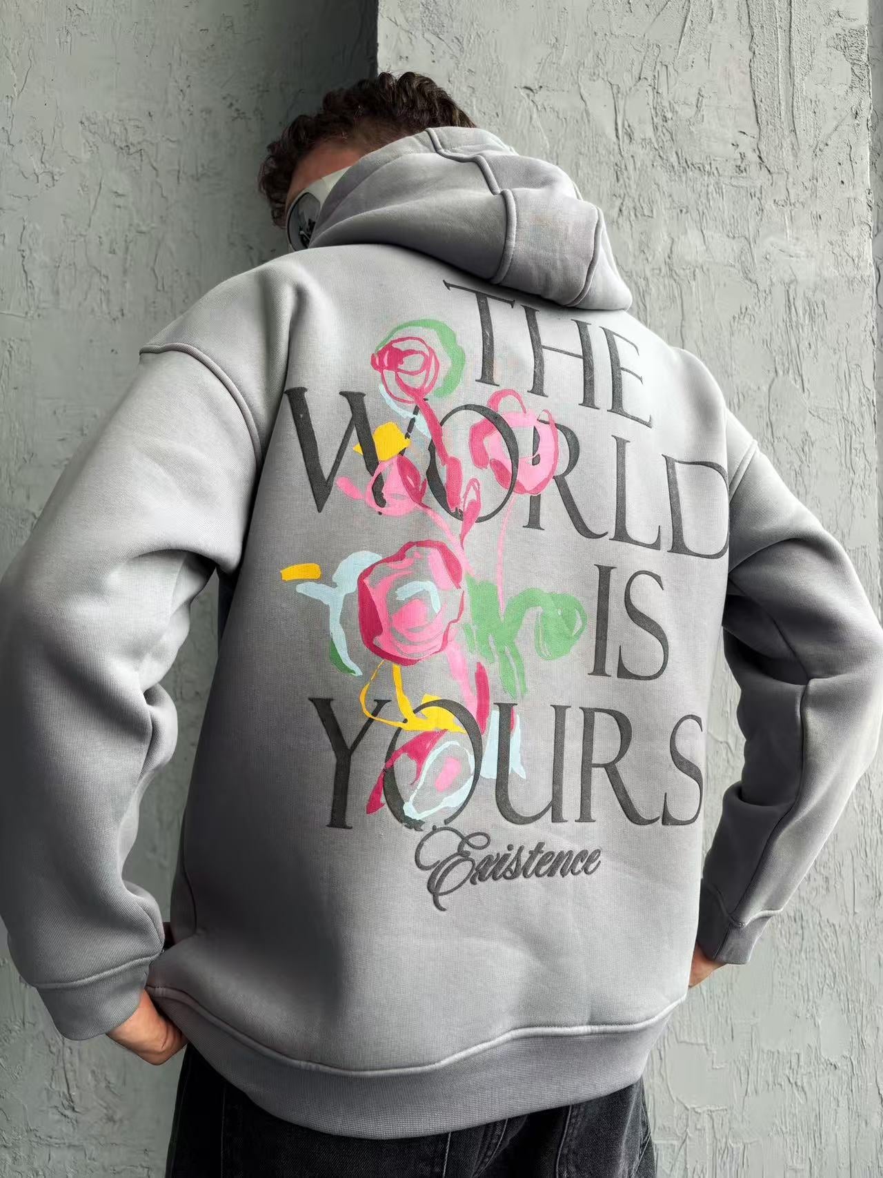 Sweat à capuche imprimé gris