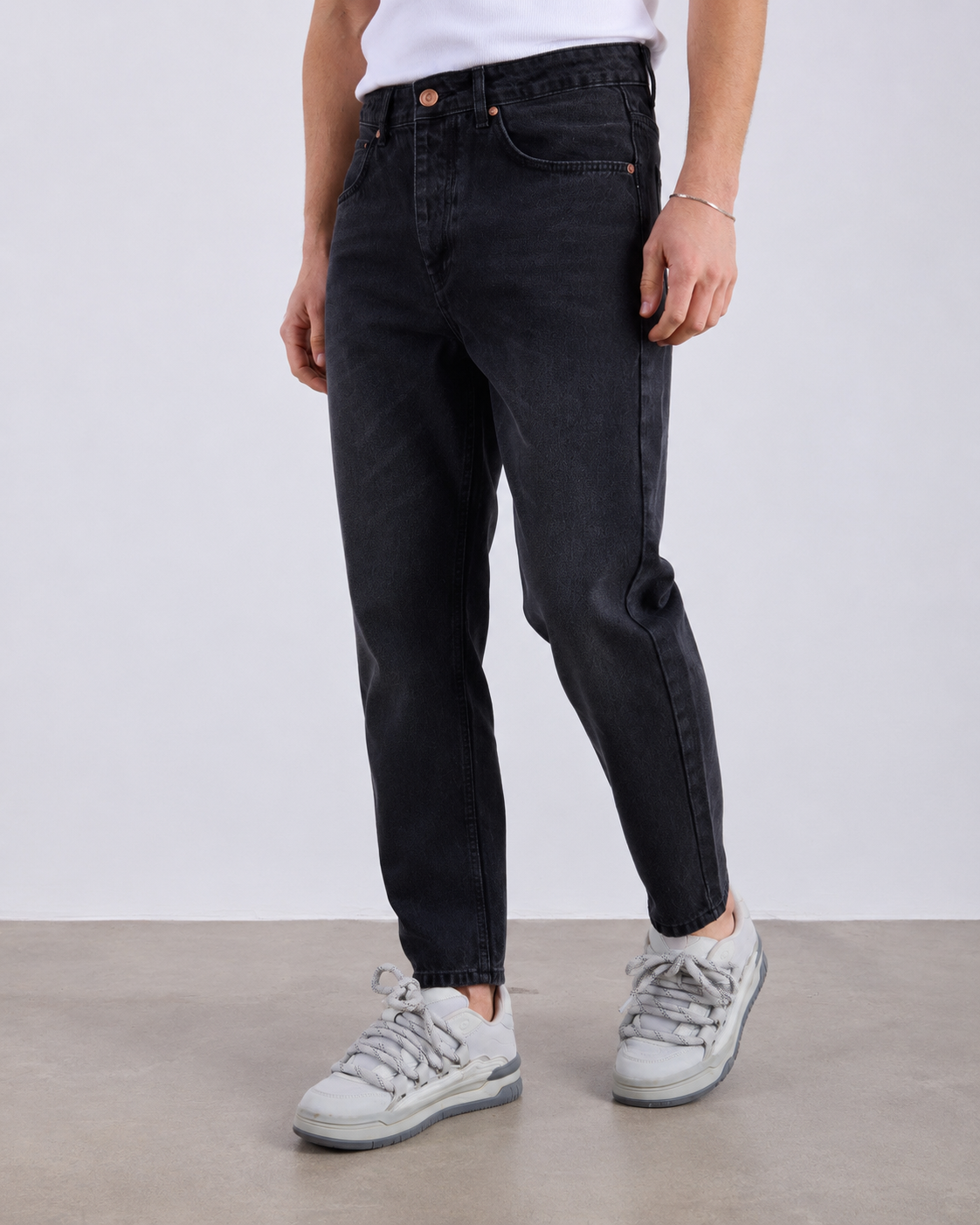 Jean homme noir coupe boyfriend délavée