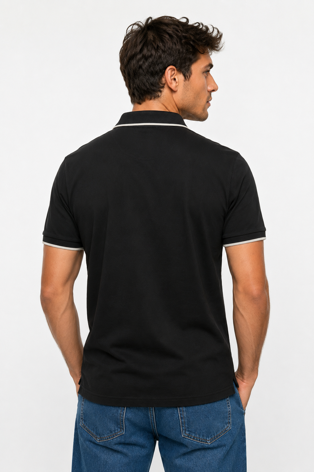 Polo homme noir en maille piquée avec finitions contrastées