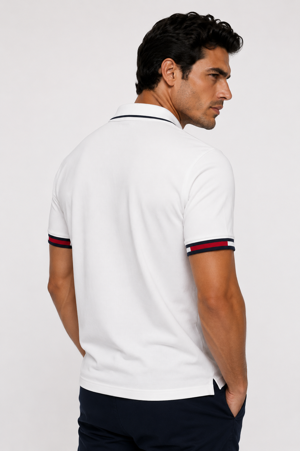 Polo homme blanc en maille piquée avec finitions contrastées