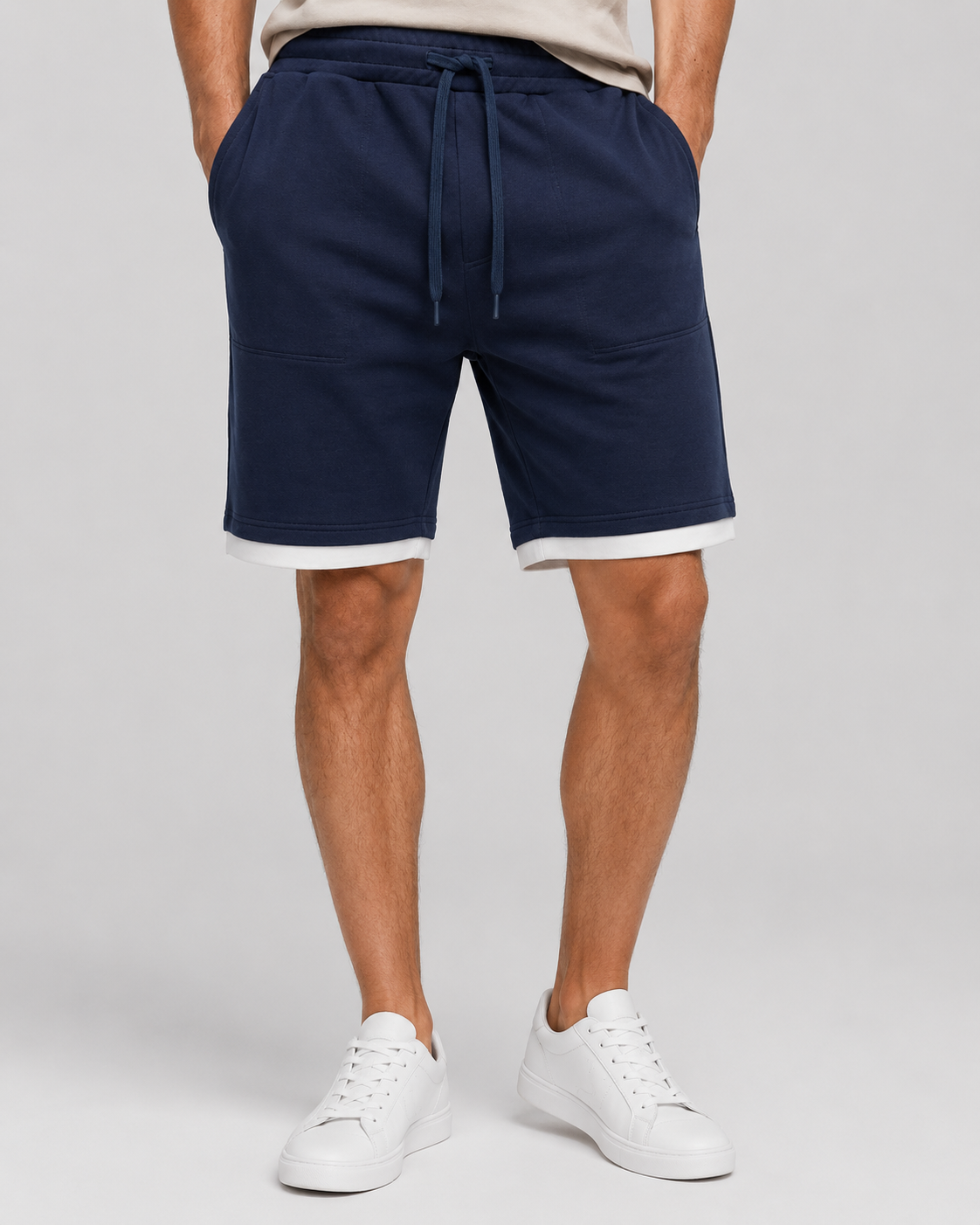 Short homme marine à taille élastiquée