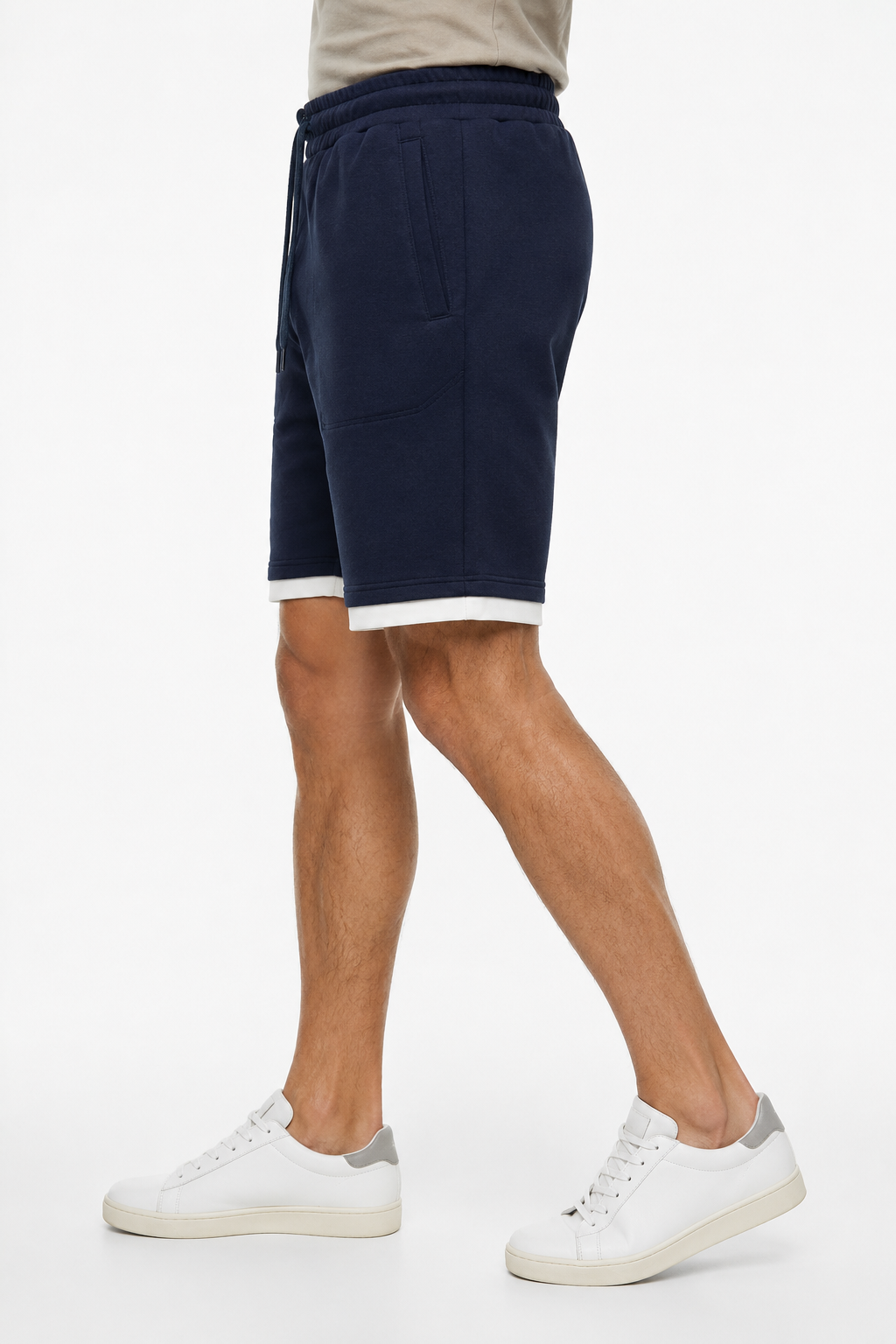 Short homme marine à taille élastiquée