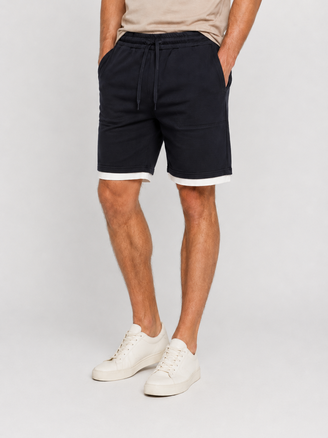 Short homme noir à taille élastiquée