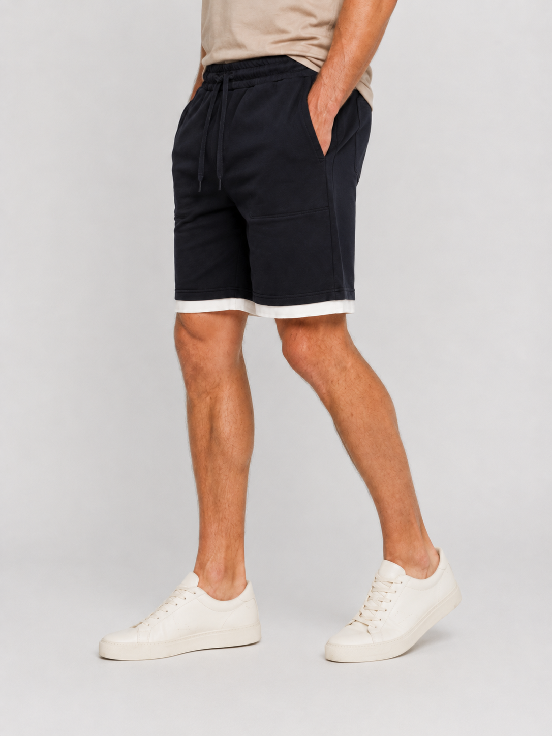 Short homme noir à taille élastiquée