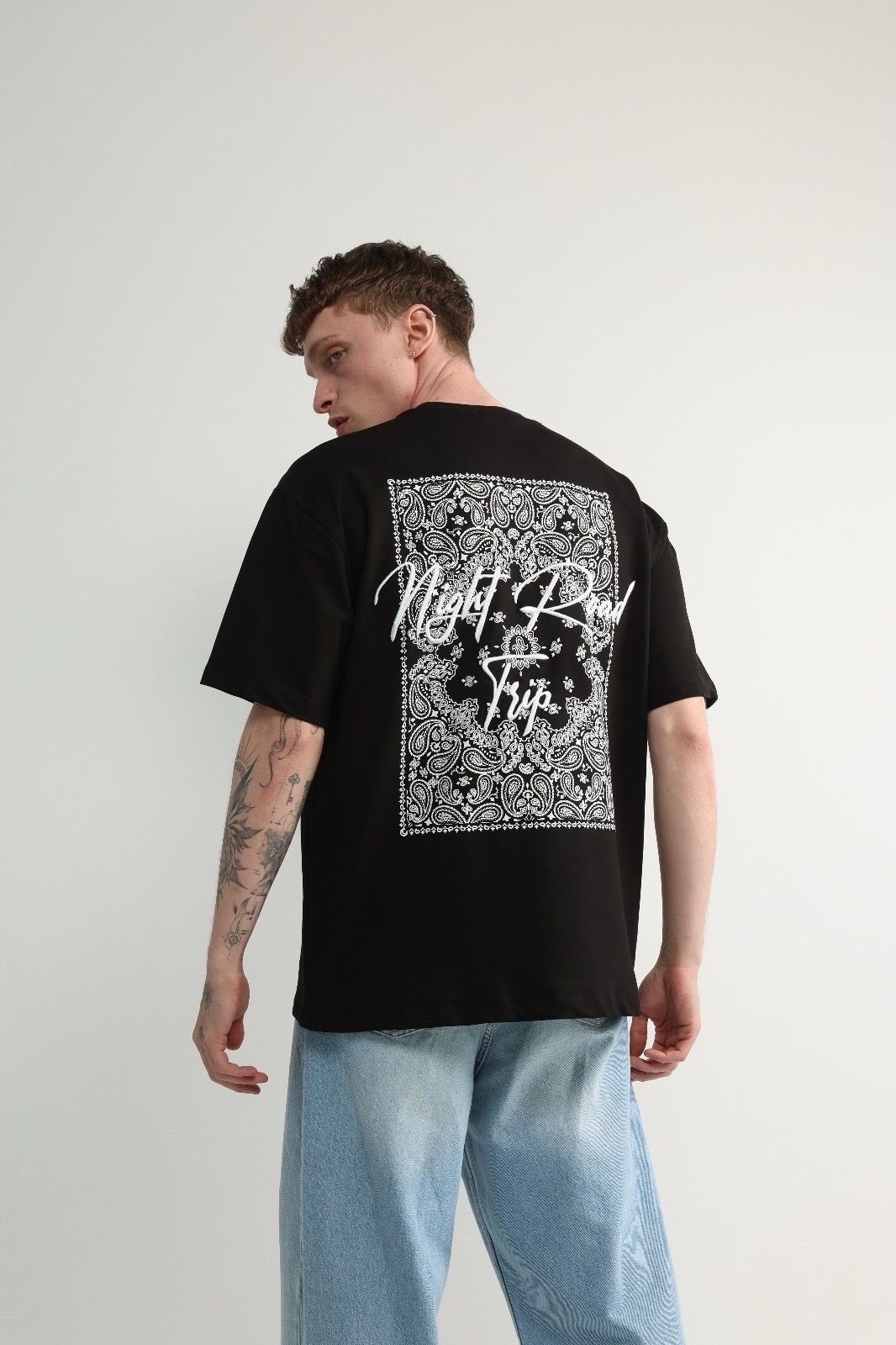 T-shirt noir ou blanc à motif