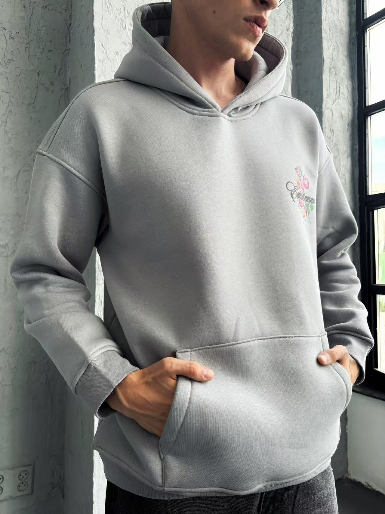 Sweat à capuche imprimé gris
