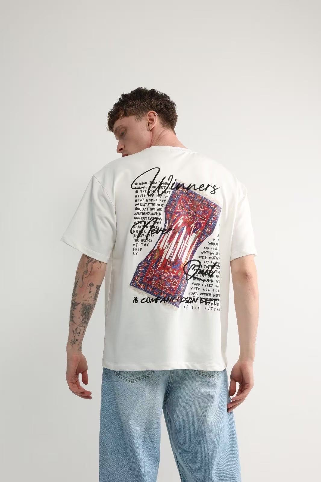 T-shirt noir oversize avec visuel tapis imprimé
