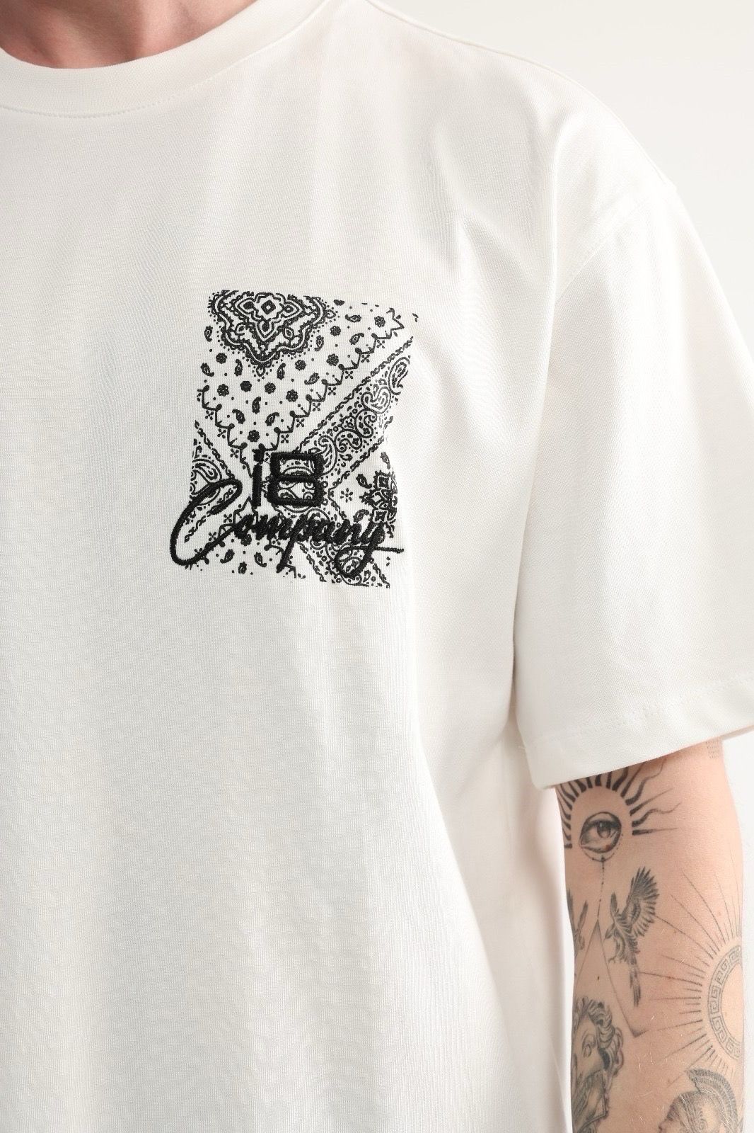 T-shirt blanc à motif