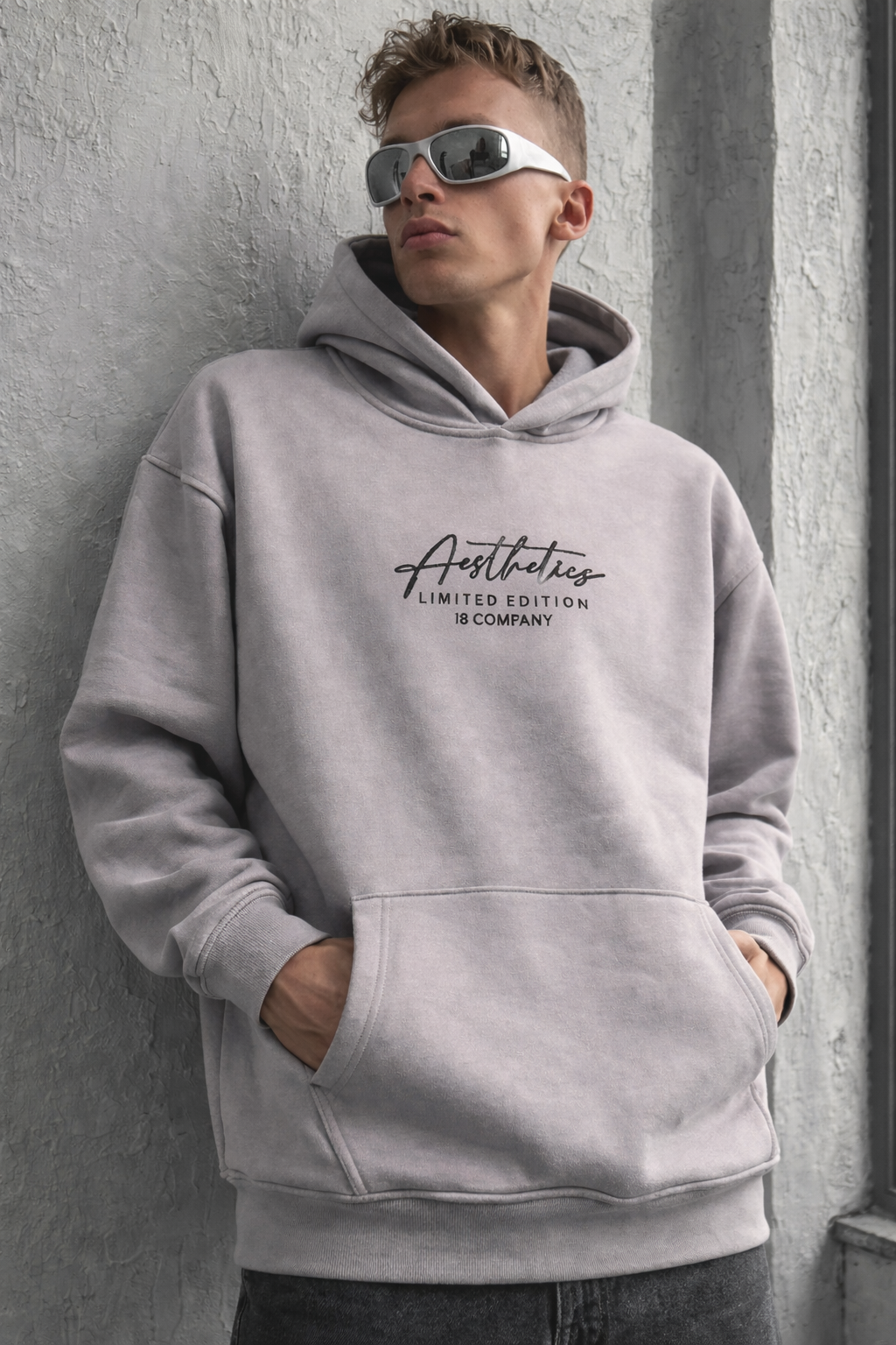 Sweat à capuche imprimé AESTHETICS