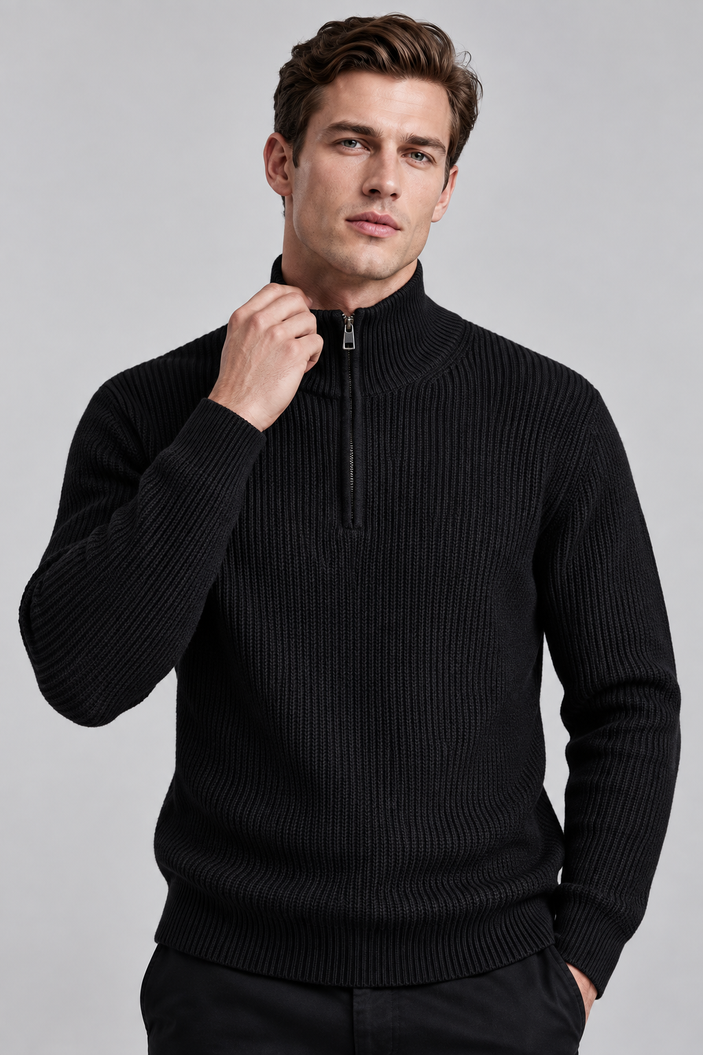 Pull homme noir col montant zippé en maille côtelée