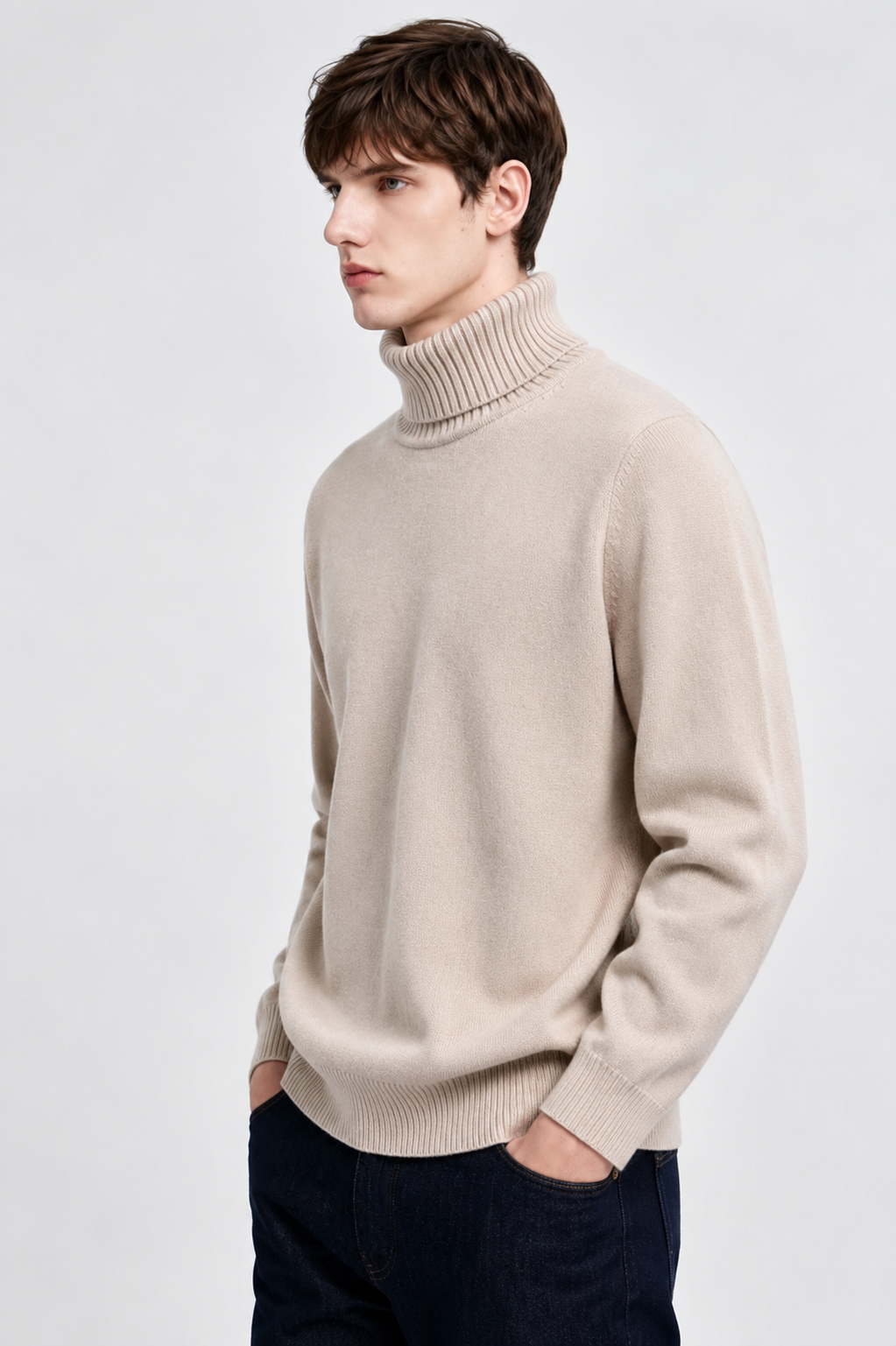 Pull homme beige à col roulé