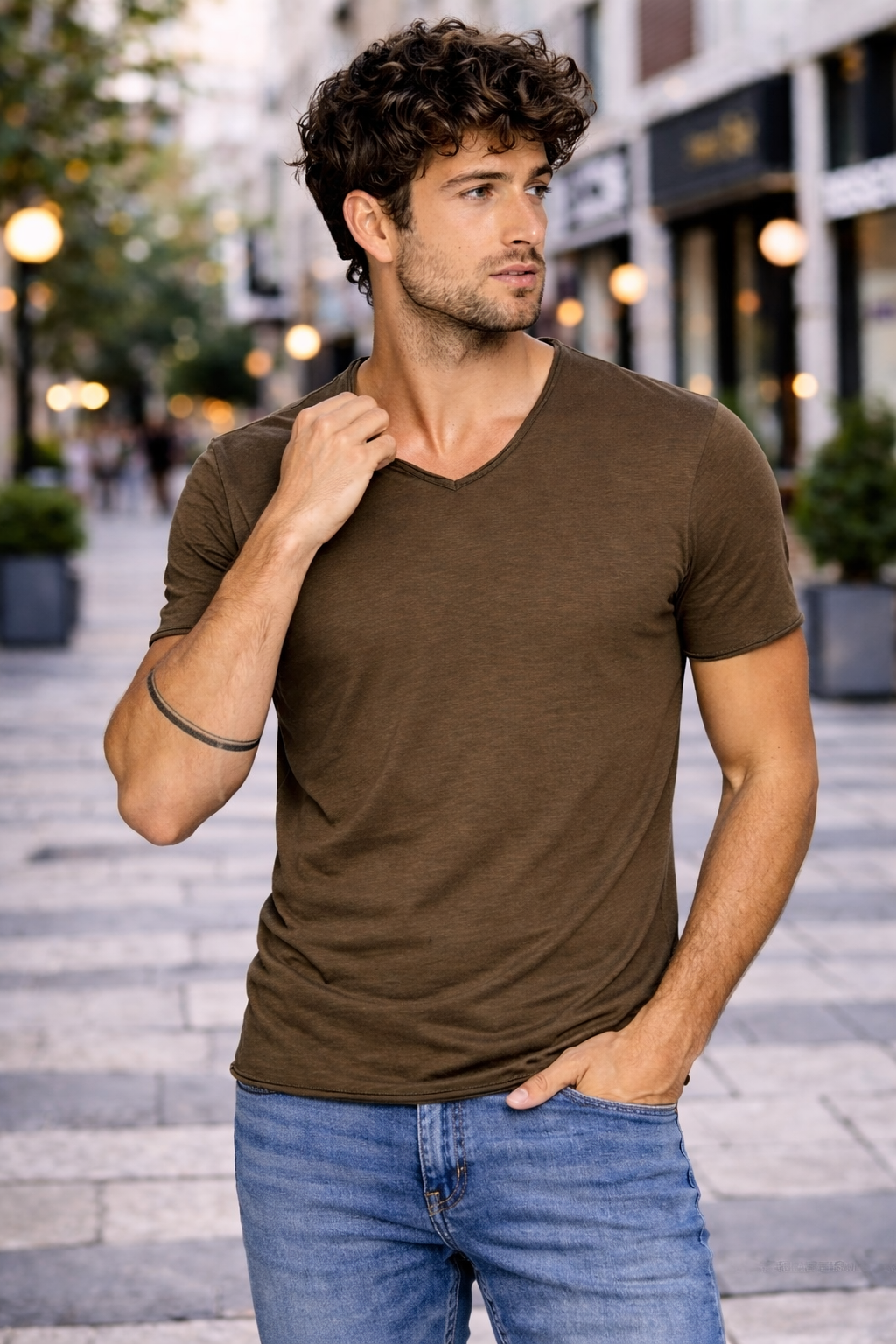 T-shirt homme kaki col V