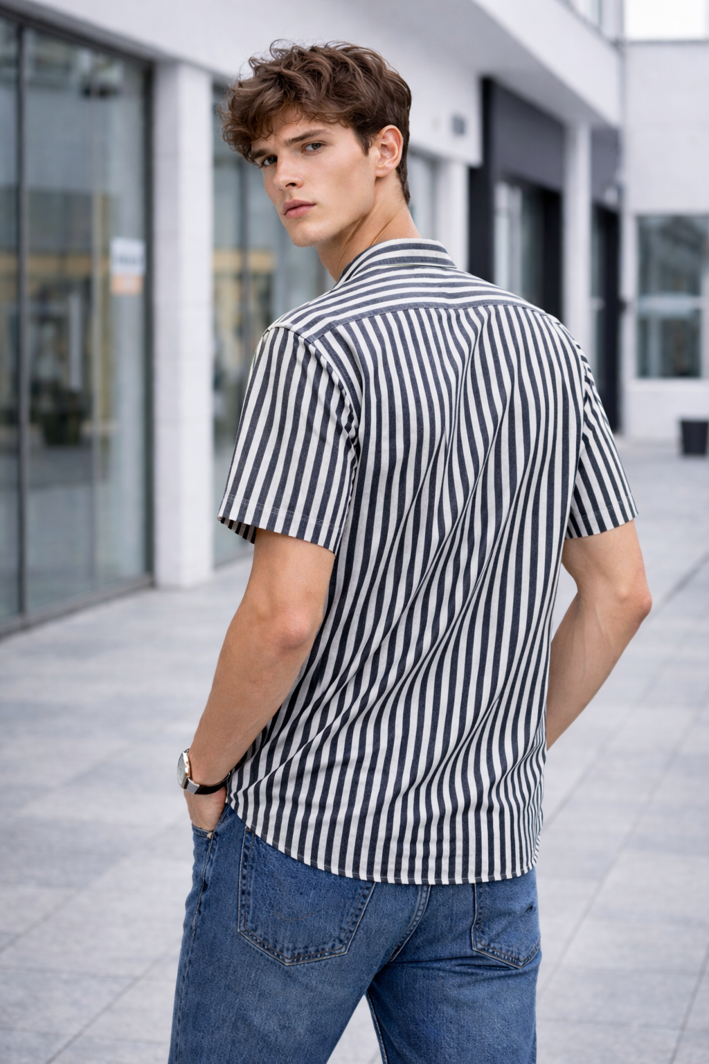 Chemise homme manches courtes rayée noir et blanc