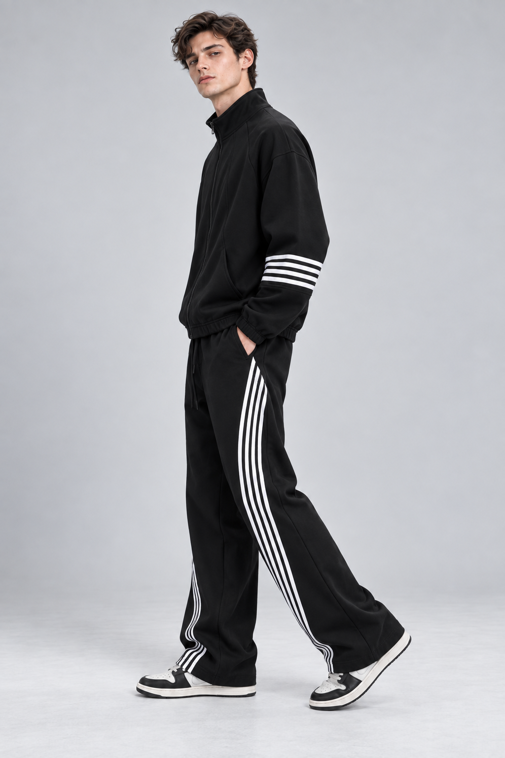 Ensemble homme noir à bandes contrastées