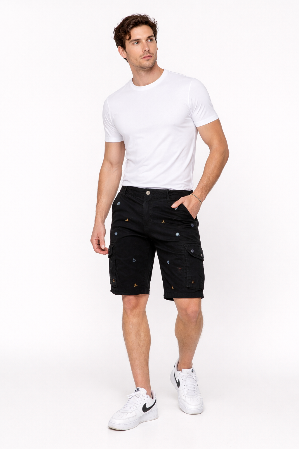Short homme Noir avec motifs brodés