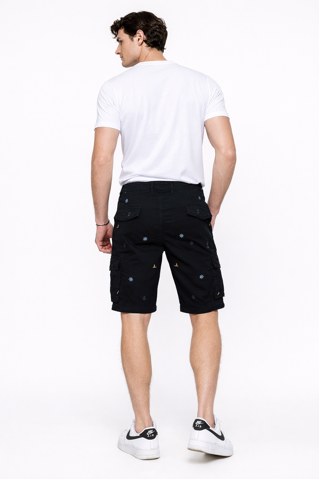 Short homme Noir avec motifs brodés