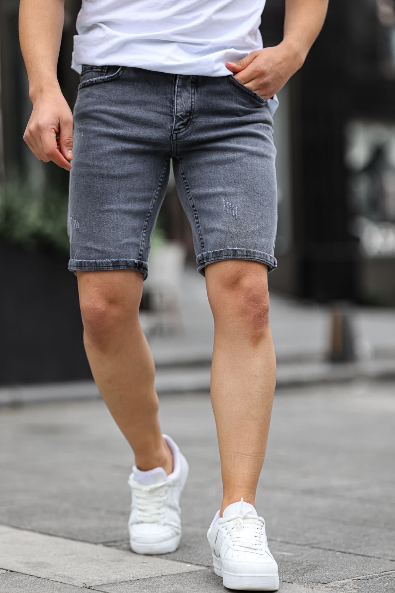 Short en jean gris foncé pour homme