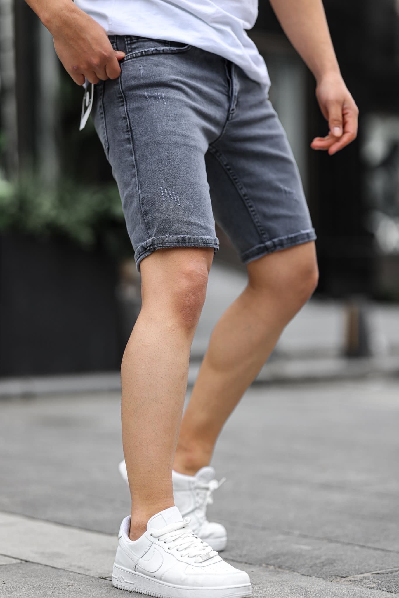 Short en jean gris foncé pour homme