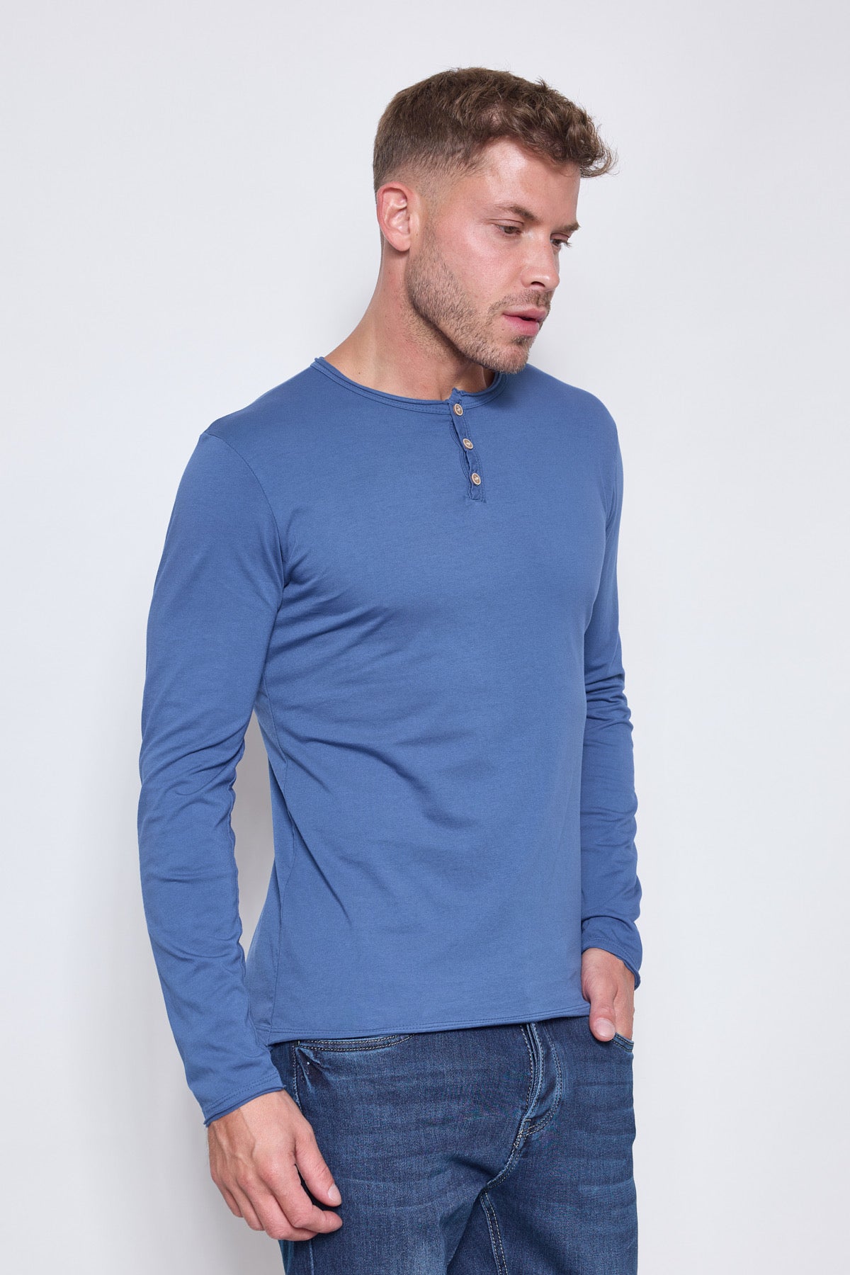 T-shirt bleu royal col boutonné