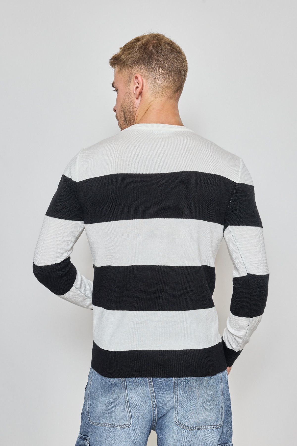 Pull à rayures noir-blanc