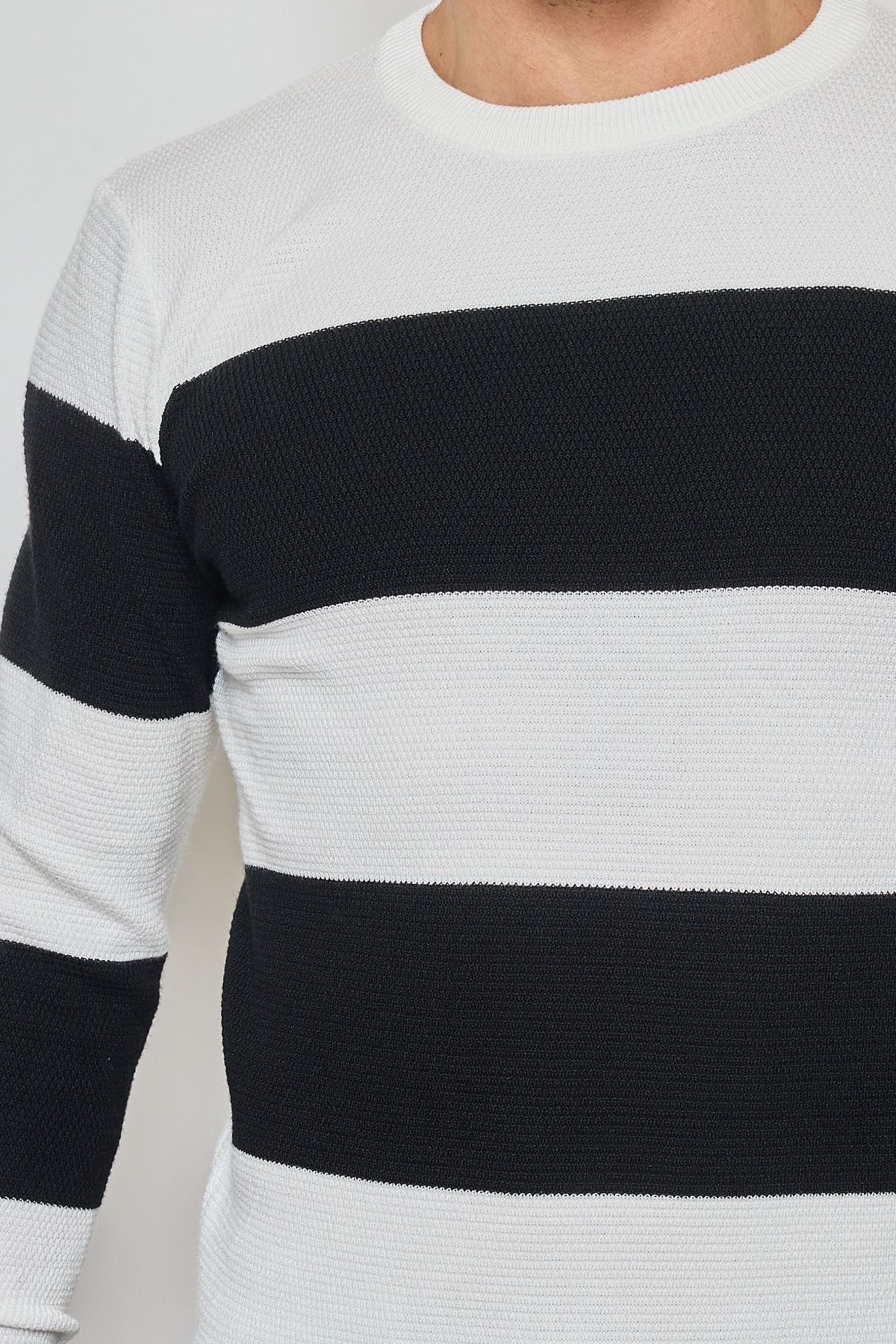 Pull à rayures noir-blanc