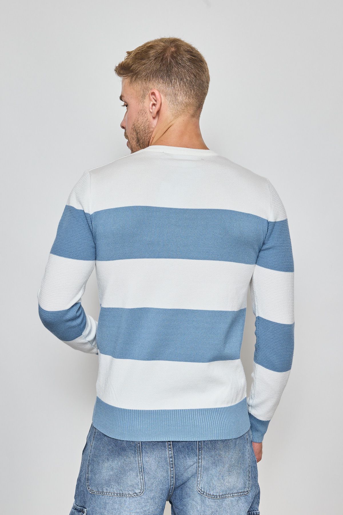 Pull à rayures bleu ciel-blanc