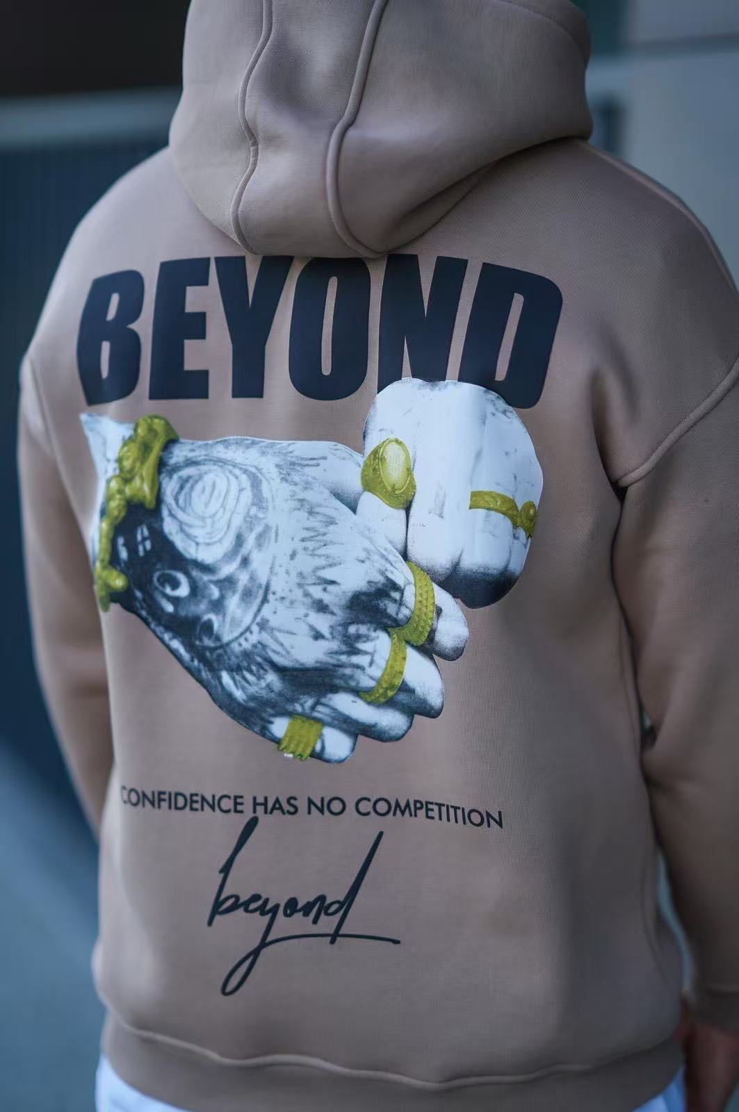 Sweat à capuche imprimé camel