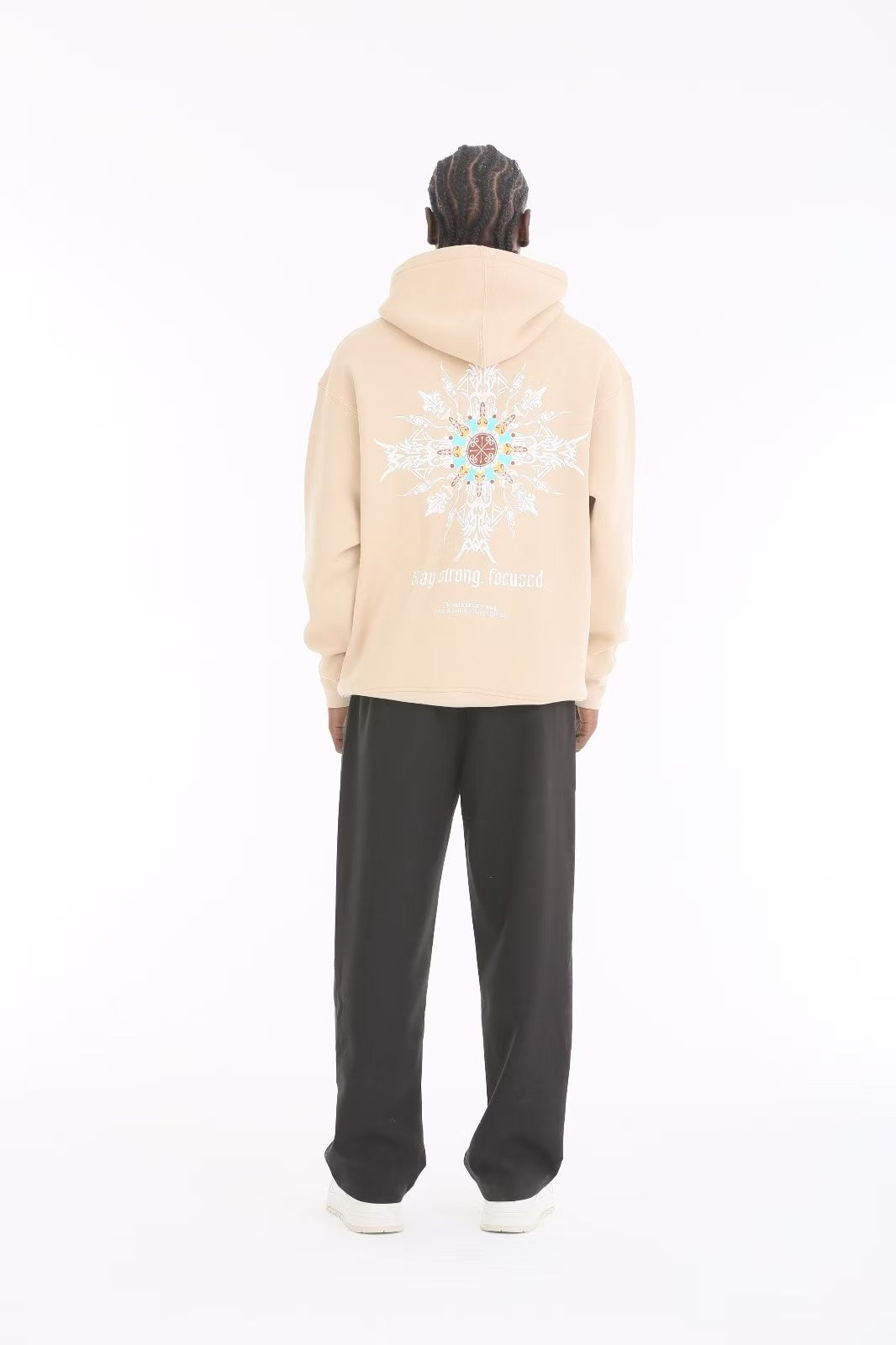 Sweat à capuche avec mandala tribal coloré