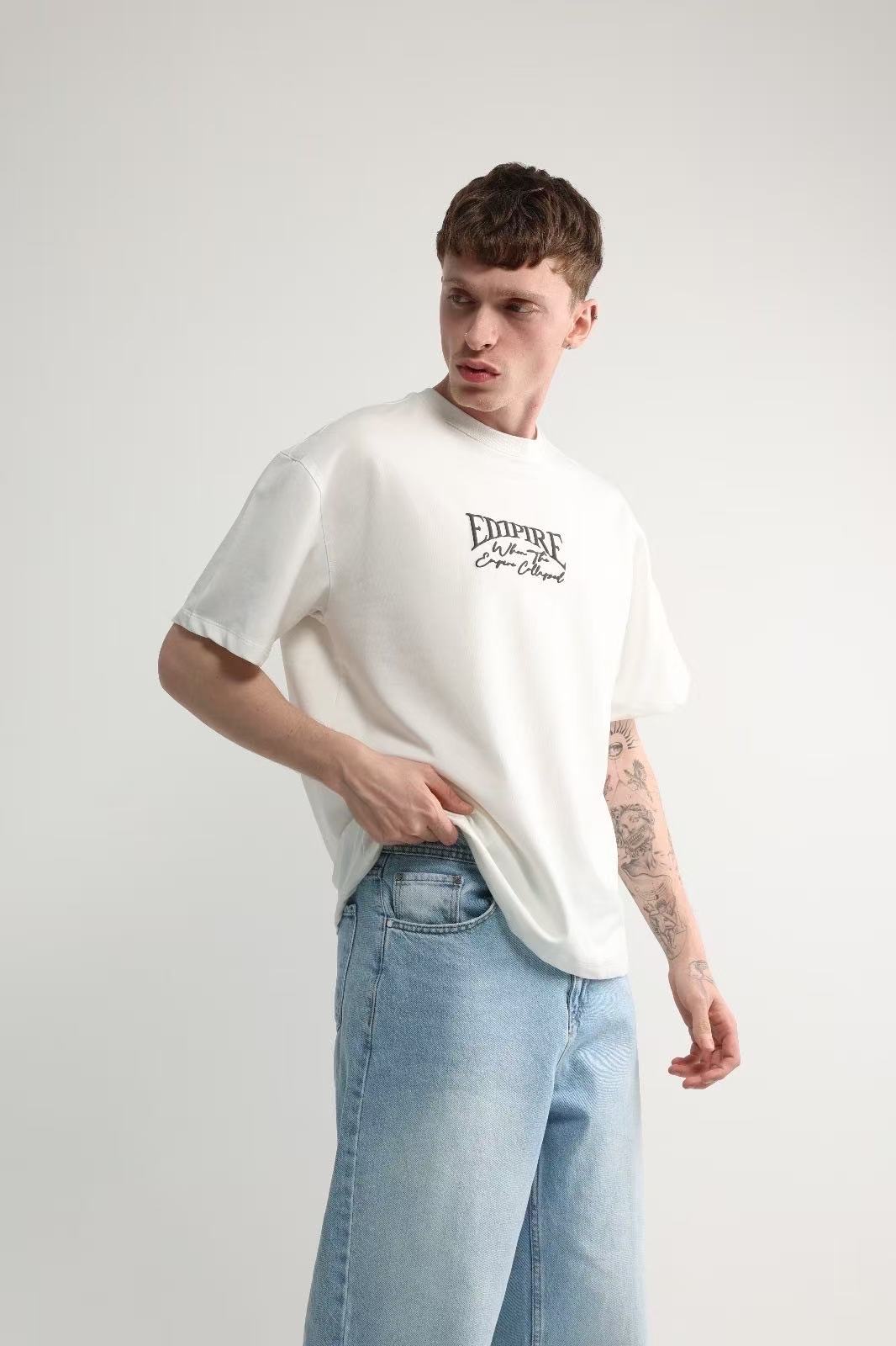 T-shirt oversize avec illustration artistique
