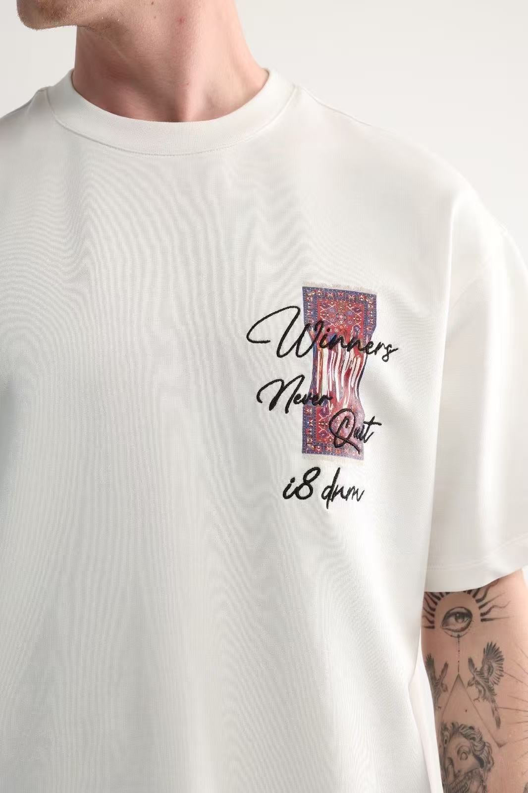 T-shirt noir oversize avec visuel tapis imprimé
