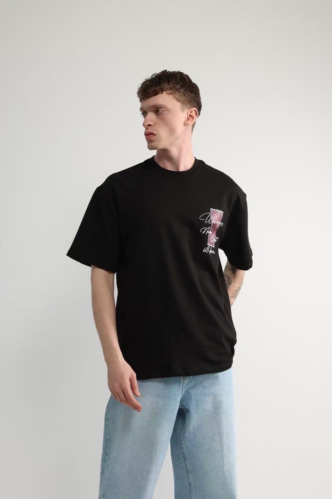 T-shirt noir oversize avec visuel tapis imprimé