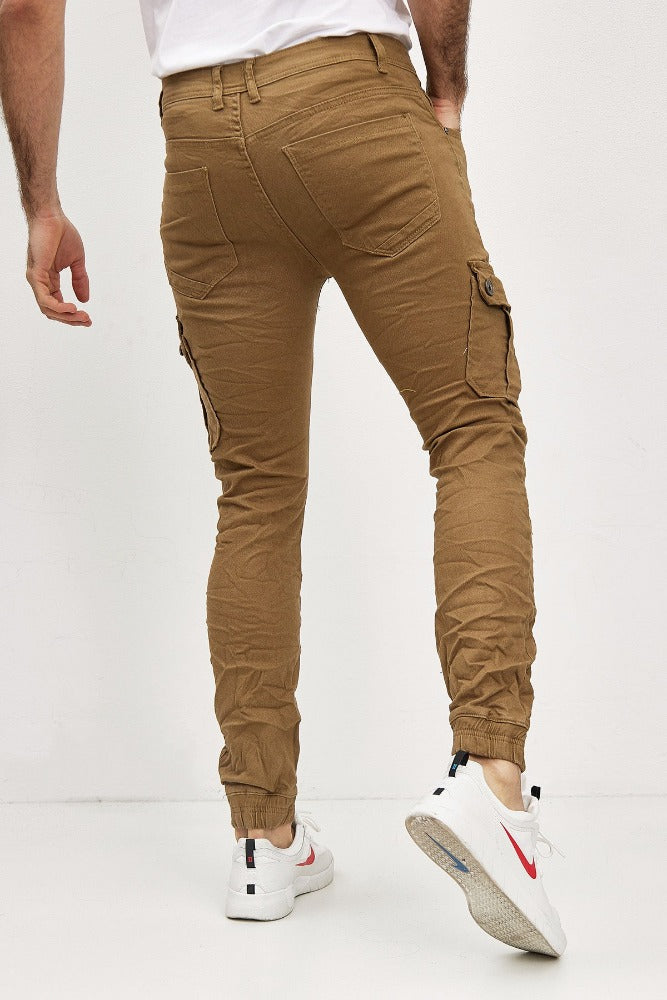 Pantalon style jogger pant beige homme stylé avec poches sur les cuisses2
