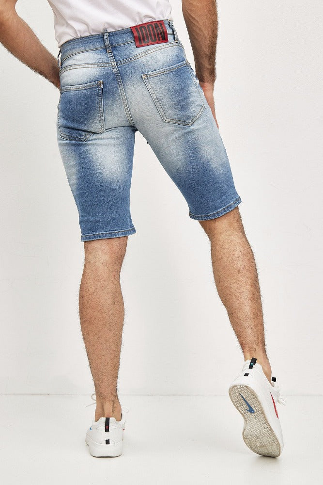 Short jeans bleu délavé avec peinture et cordon rouge homme fashion2
