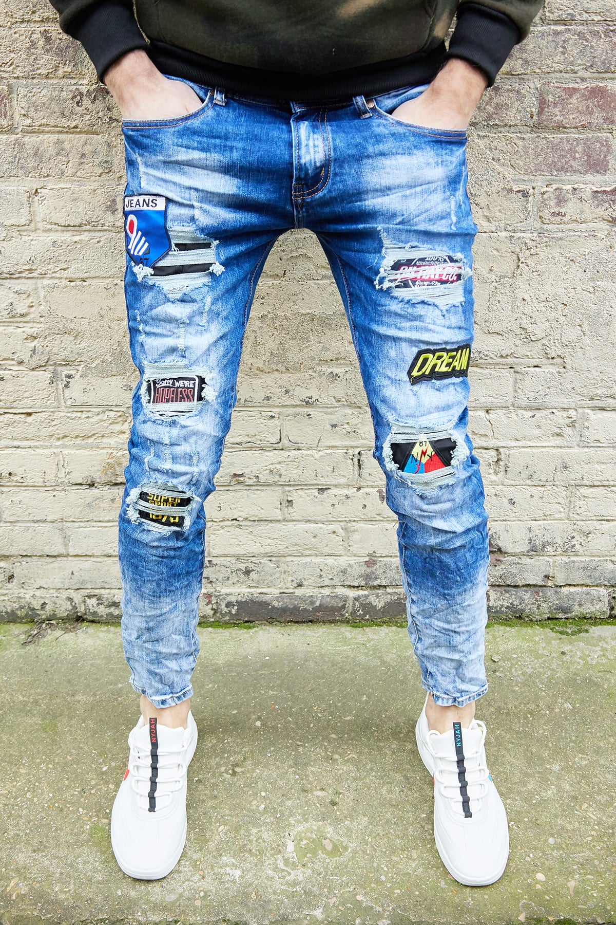 Jeans homme bleu délavé avec patch