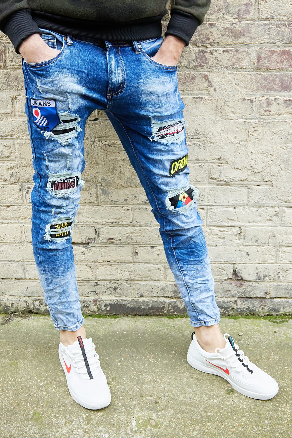 Jeans homme bleu délavé avec patch